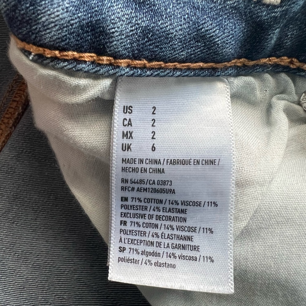 AEO Live Your Life Denim X Shortie Distressed Mid Rise (7”) Blue Jean Size 2. - Picture 13 of 13